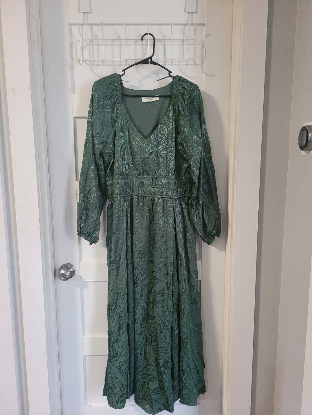 Taylor Emerald Green V-Neck Long Sleeve Midi Dress